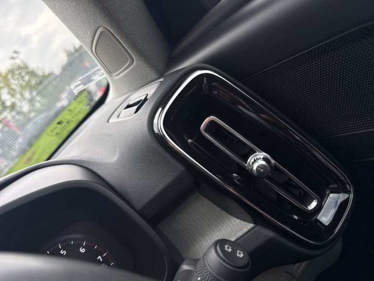 2022 Volvo XC40 2.0 B4P Inscription 5dr AWD Auto [7 speed] ESTATE PETROL Automatic