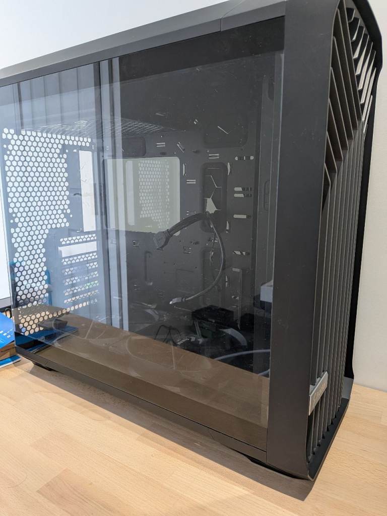 Fractal Design Torrent Compact computer case in black