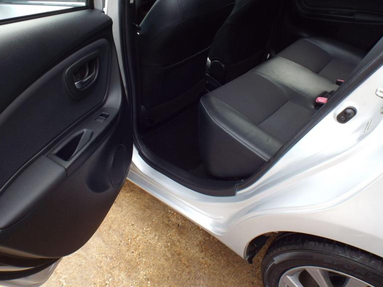  Toyota Yaris 1.33 Dual VVT-i Excel Euro 5 5dr Euro 5 Petrol Manual