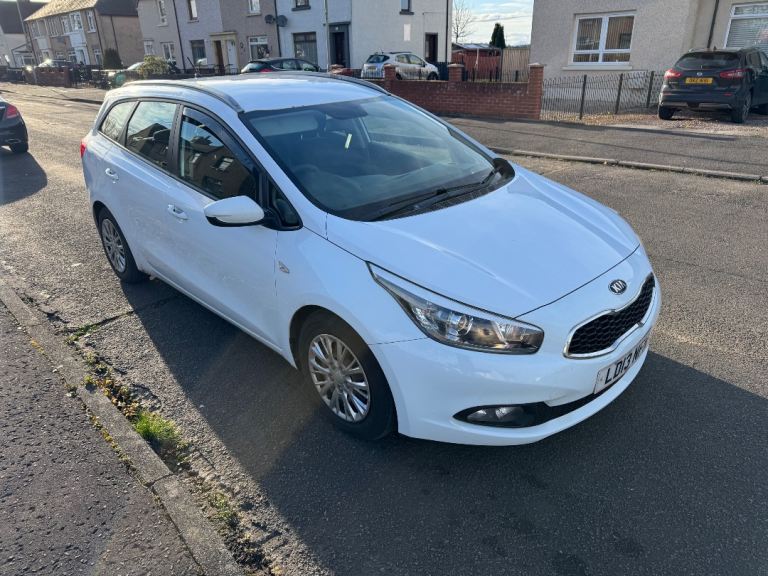 Kia ceed , long mot , 5 door , big boot 