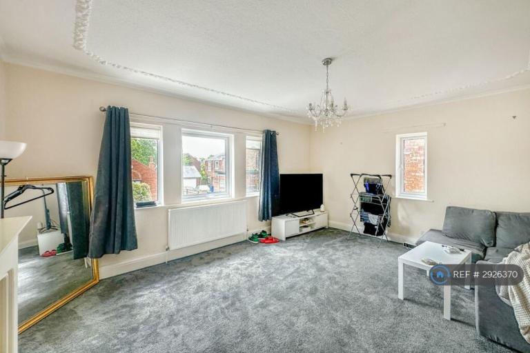 2 bedroom flat in Hallgate, Cottingham, HU16 (2 bed) (#2926370)
