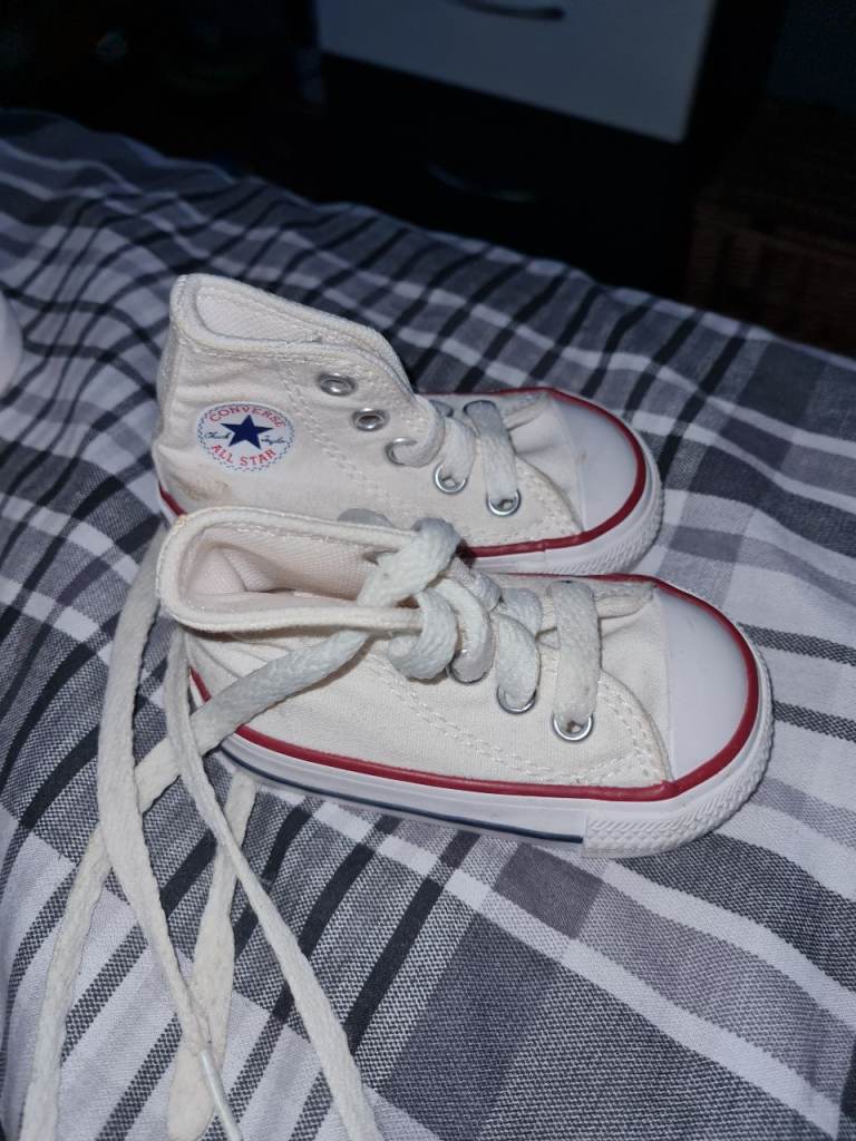 White converse 