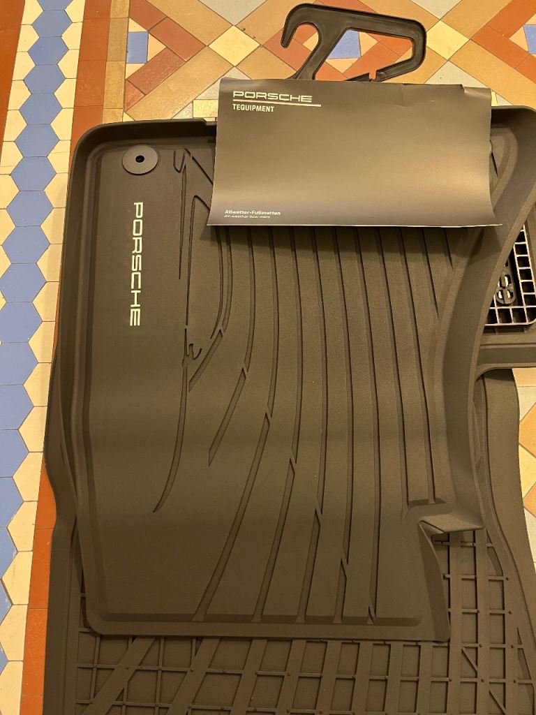 Brand New Genuine Porsche Macan All-Weather Rubber Floor Mats – Black