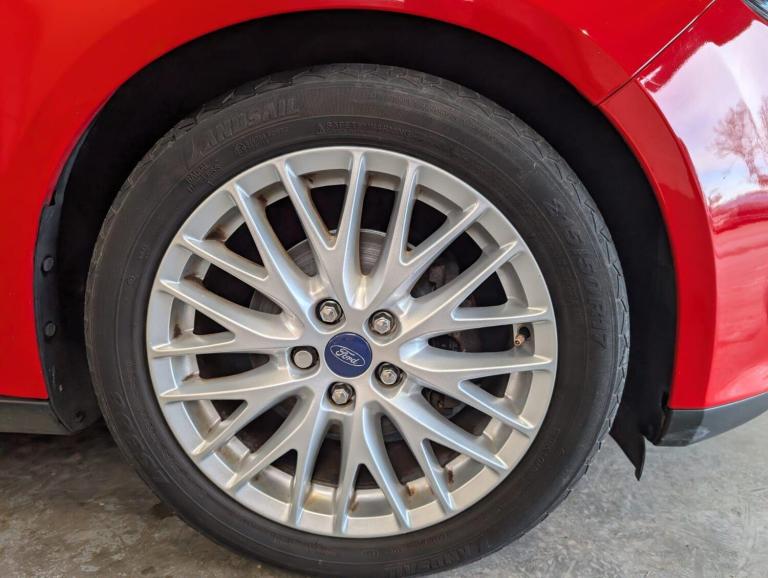 2014 Ford Focus 1.6 TDCi Zetec Navigator Euro 5 (s/s) 5dr HATCHBACK Diesel Manual