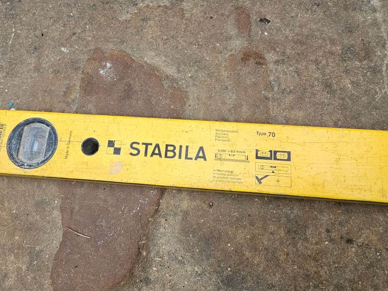 Stabila 4Ft Level all Bubbles are good Ready to use