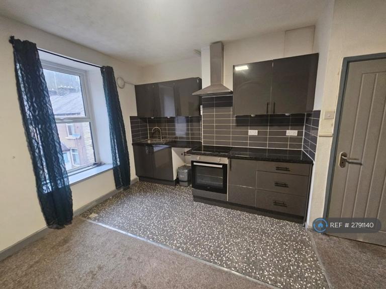 2 bedroom flat in Schofield Street, Waterfoot, Rossendale, BB4 (2 bed) (#2791140)
