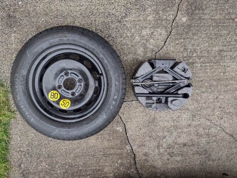 Spare wheel+Jack 
