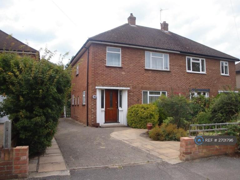5 bedroom house in The Crescent, Egham, TW20 (5 bed) (#2701796)