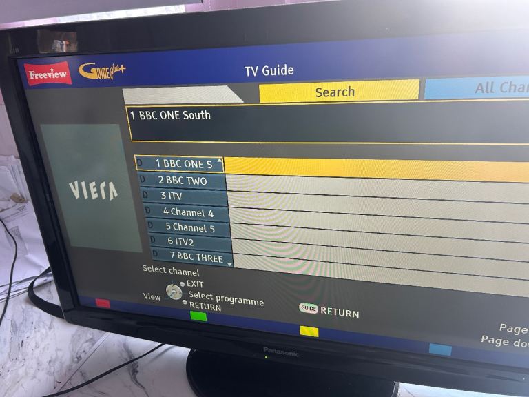 Panasonic Viera 37-inch LED TV TX-L37U2B with Freeview