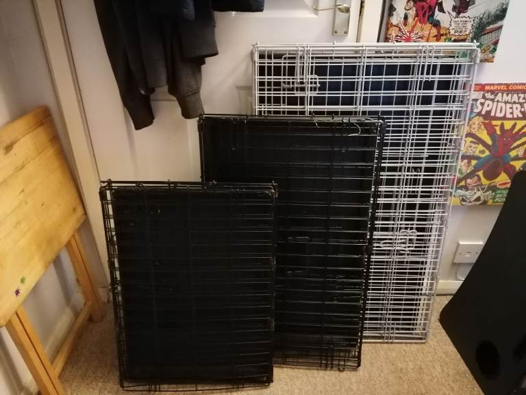 4 dog crates (different sizes)