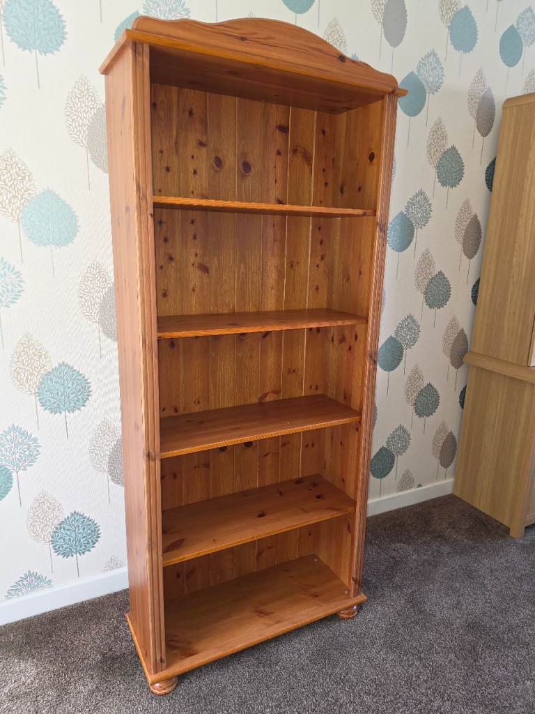Solid Pine Wood Bookcase with 5 Shelves – Good Condition