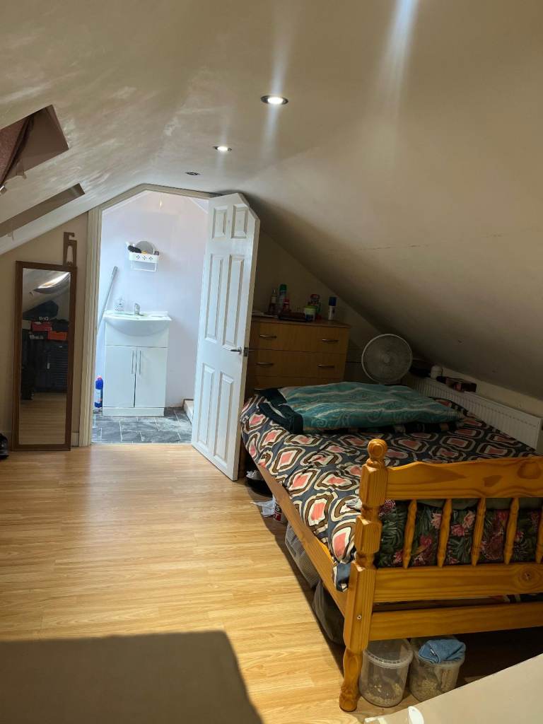 Double bedroom with attached bathroom 