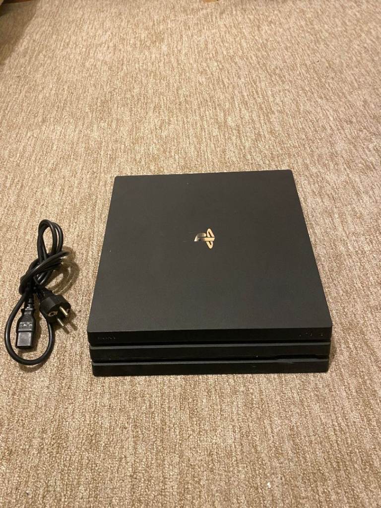 NEW/PERFECT CONDITIONS PS4 Pro 1 TB memory - 4K ultra - 1 DUALSHOCK PS4 CONTROLLER.