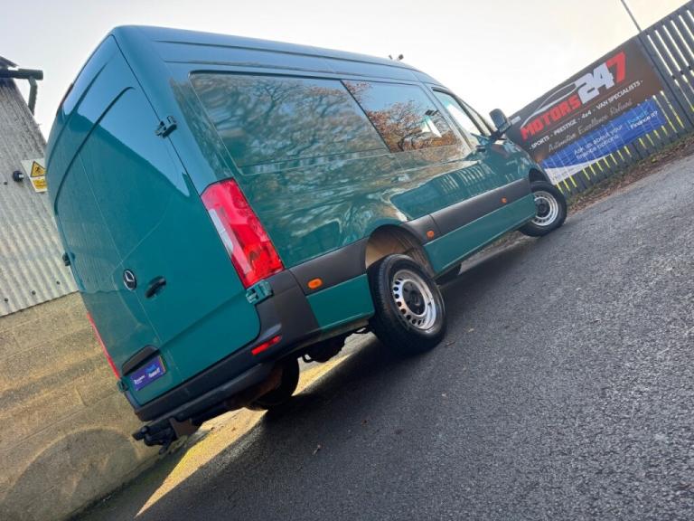  Mercedes-Benz Sprinter SPRINTER 2.1L 314CDI 3.5t H2 L2 RWD WINDOW COMBI CREW