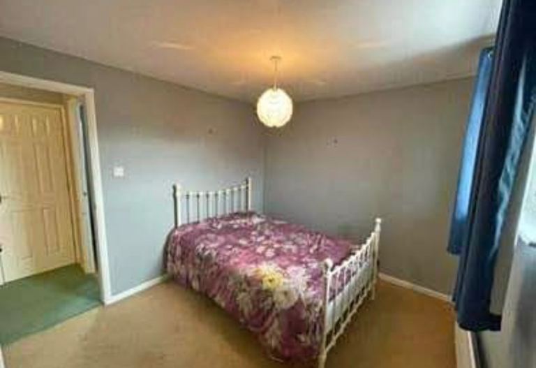 One furnished or unfurnished bedrooms are available