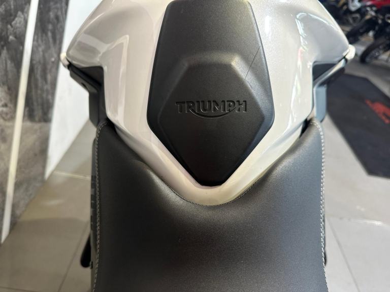 2018 TRIUMPH TIGER 800 XRT adventure sport bike, huge spec at craigs honda