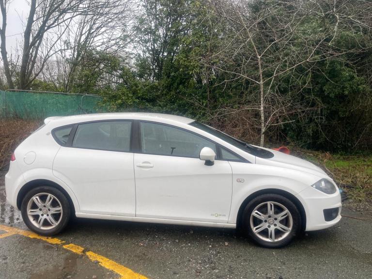 SEAT LEON 1.6 TDI CR 105 BHP ECOMOTIVE 61 REG 5 DOOR 1 OWNER MOT OCTOBER 20TH 2026 ROAD TAX £20 