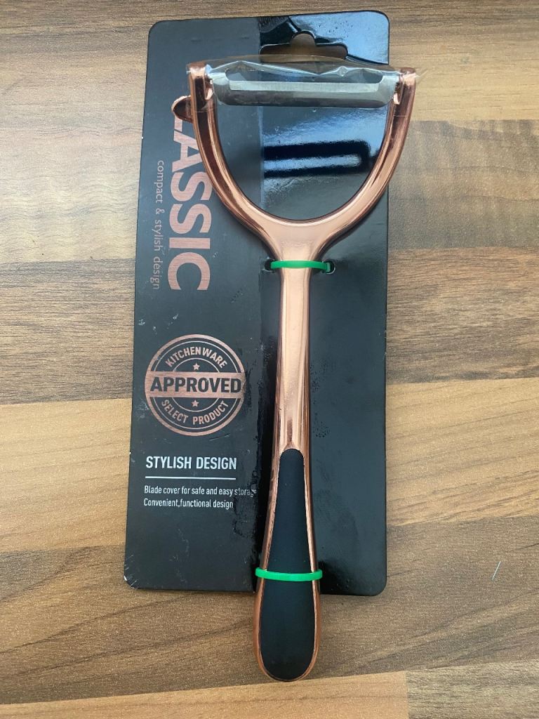 Vegetables & fruit peeler . 