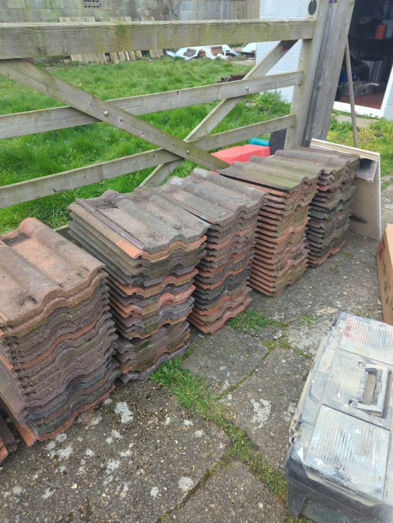 Roof tiles - approx 100