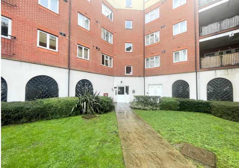 Discover a contemporary 2-bedroom, 2-bathroom flat at Long Acre House, Pettacre Close, London, SE28