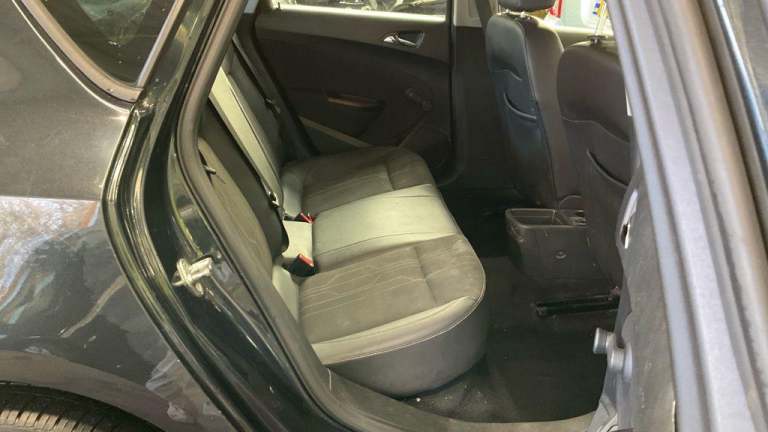 2013 Vauxhall Astra 1.4i 16V Active 5dr HATCHBACK PETROL Manual