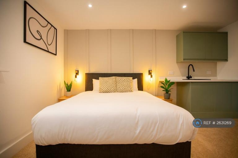 1 bedroom in Ashley Road, Poole, BH14 (#2631269)