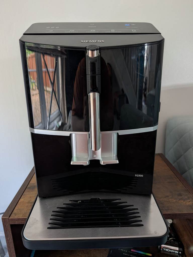 Siemens EQ300 Bean to Cup Coffee Machine Piano Black, TF301G19