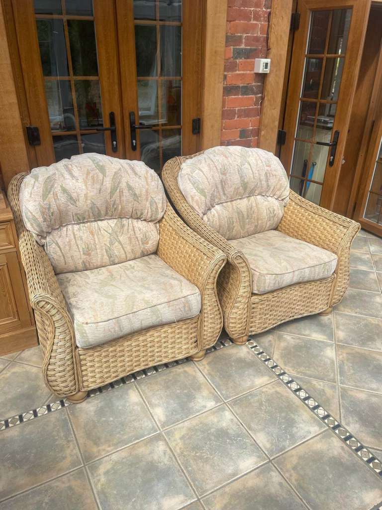 Conservatory Wicker style Suit with Cushions, footstall with storage & coffee table set