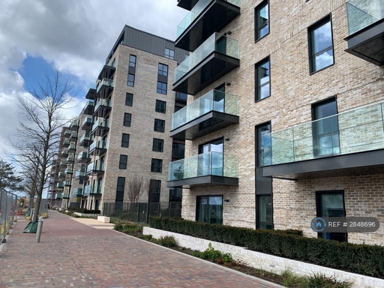 Studio flat in Edwin House, Southall, UB1 (#2848696)