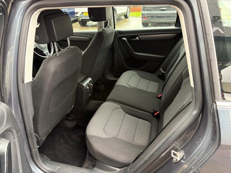 2013 Volkswagen Passat 2.0 TDI BMT Highline 5dr ++ 11 VW SERVICES / 35 TAX / SAT NAV / DAB ++ EST...