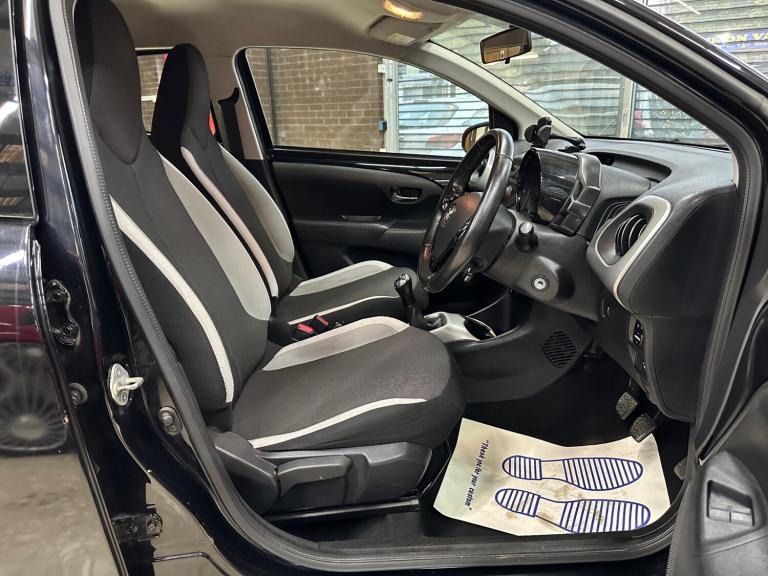 2016 Toyota AYGO 1.0 VVT-i X-Play 5dr HATCHBACK Petrol Manual
