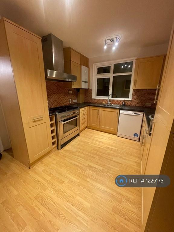 6 bedroom house in Edward Avenue, Morden, SM4 (6 bed) (#1225175)