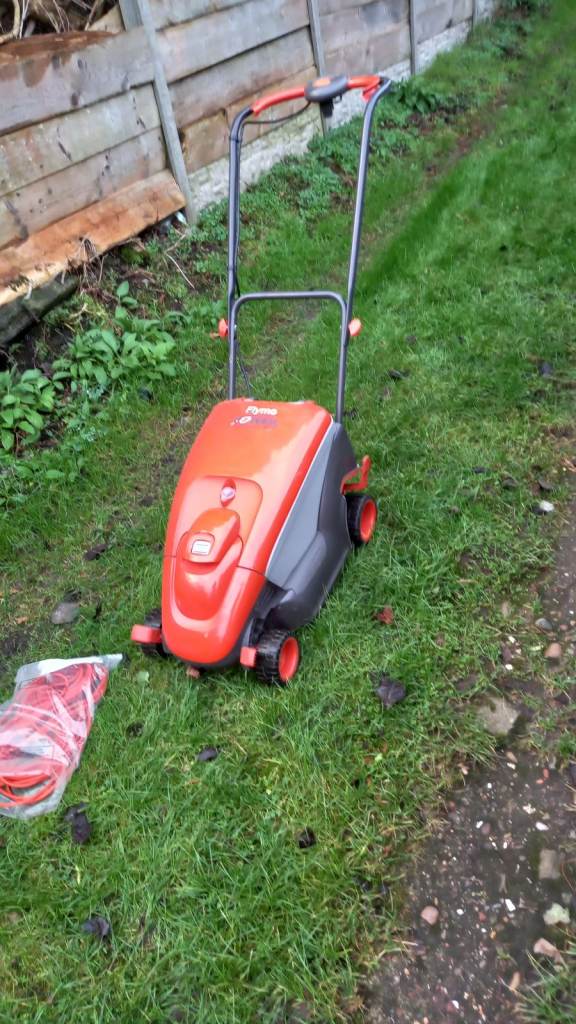 Electric lawnmower 