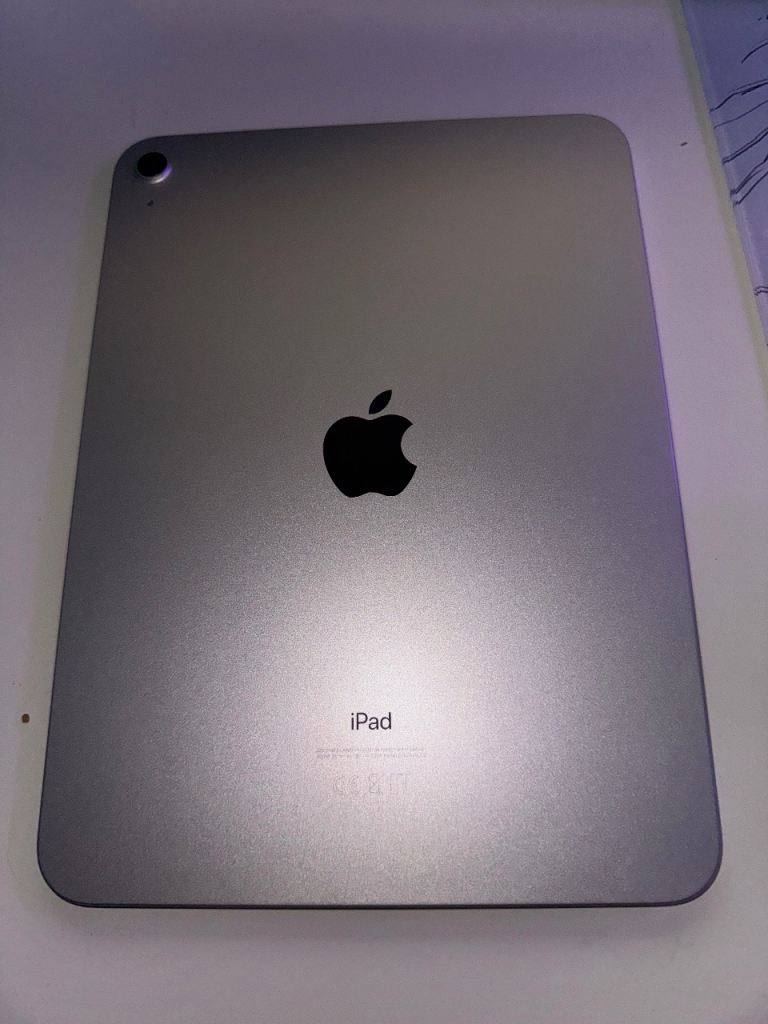 Apple iPad Silver – Great Condition