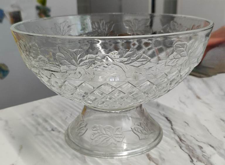 ​Vintage Pressed Glass Pedestal Fruit/Serving Bowl – Frosted Leaf & Diamond Pattern