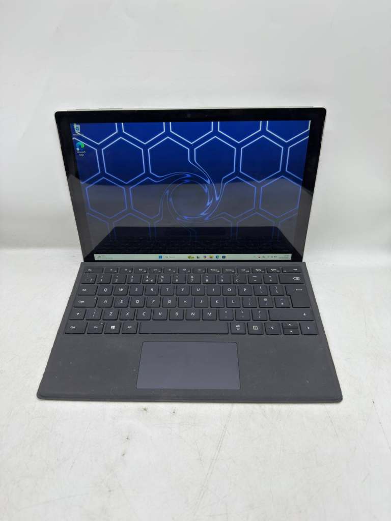 Microsoft Surface Pro i7 6th Gen 8GB RAM 256GB SSD Windows 11 Pro 