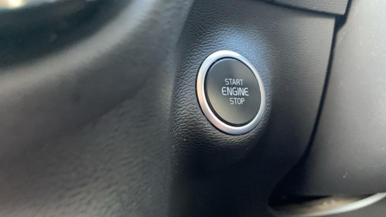 2022 Volvo XC40 1.5h T5 Recharge 10.7kWh Ultimate Bright SUV 5dr Petrol Plug-in Hybrid Auto SUV H...