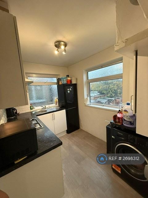 2 bedroom flat in Low Hall Lane, London, E17 (2 bed) (#2698312)
