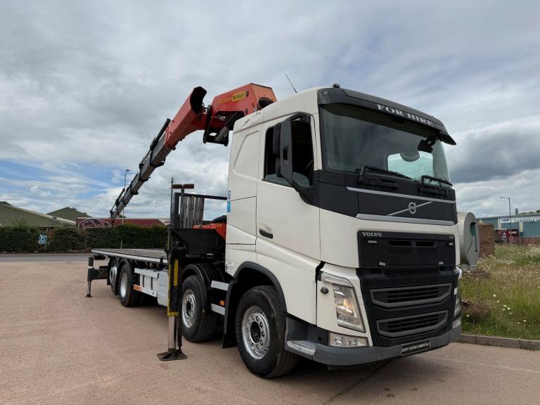 VOLVO FH 460 2017 (17) EURO 6, 8X2 FLAT C/W PALFINGER 62 TON REMOTE CRANE