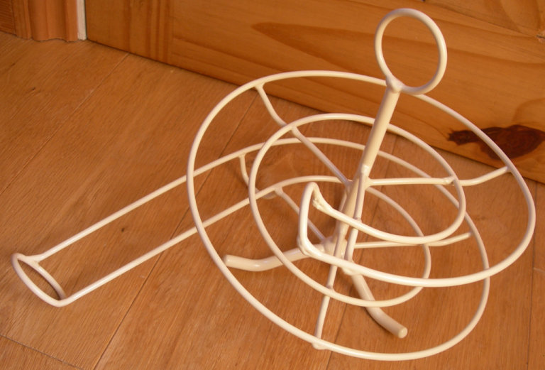 EGG HOLDER HELTER SKELTER SPIRAL DESIGN 