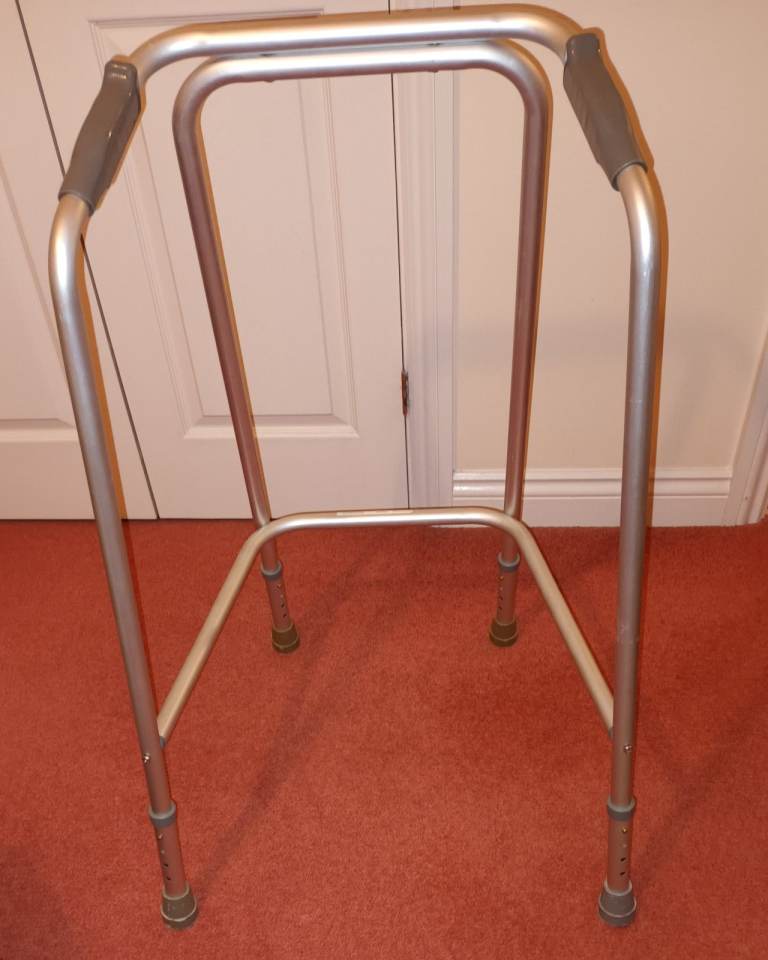 WALKER ADJUSTABLE LIGHTWEIGHT ALUMINIUM