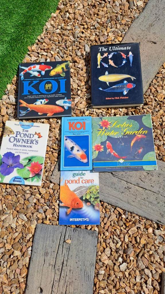 Keeping koi and ponds books 
