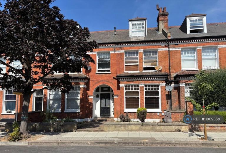 2 bedroom flat in Veronica Road, London, SW17 (2 bed) (#1869358)