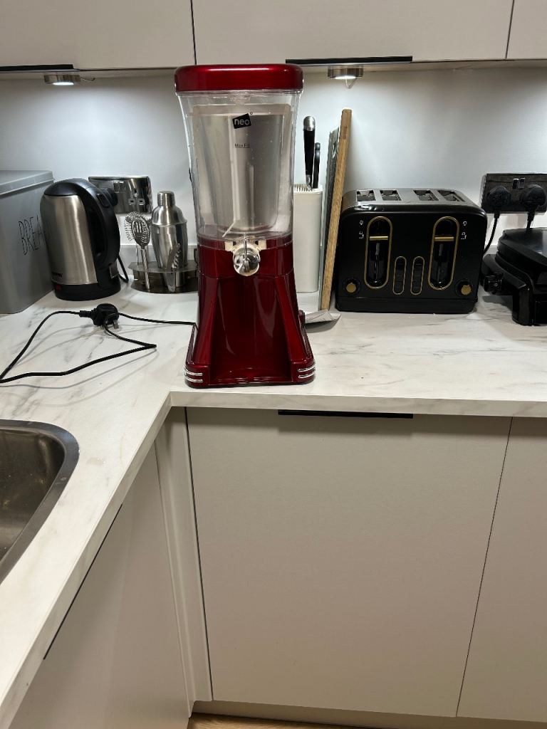 Red Slushie Machine - Good Condition