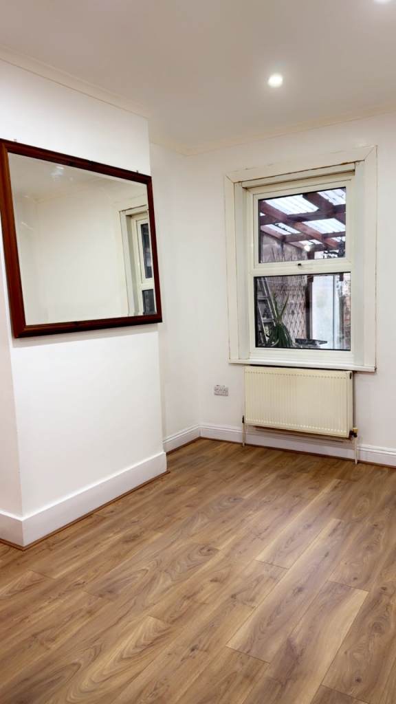 (Newly Refurbished) ..Four (4) BEDROOM House in Heart Of Walthamstow, E17 7JB..£2840pcm..AVAILABLE!