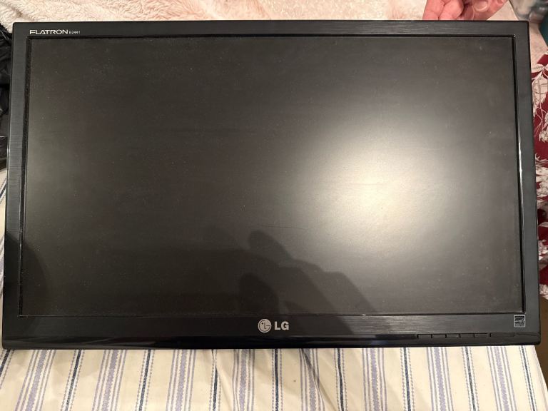 LG Flatron Monitor 24”
