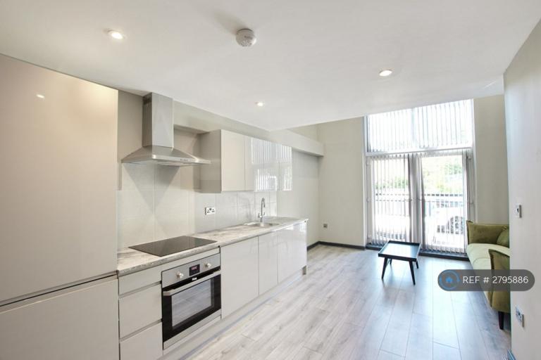 1 bedroom flat in Trinity Apartments, Leeds, LS13 (1 bed) (#2795886)