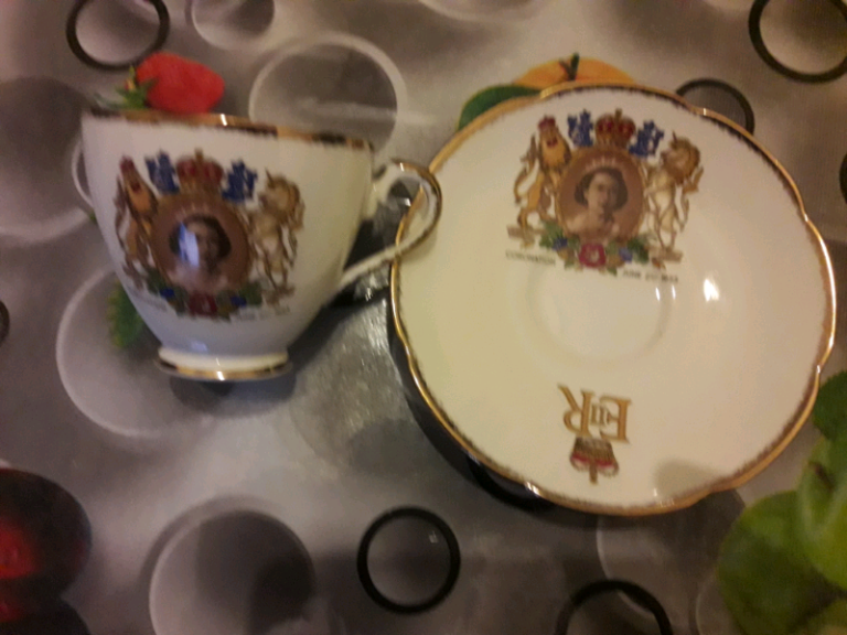 The Queen's (1953) coronation cup saucer(bone China) likenew 