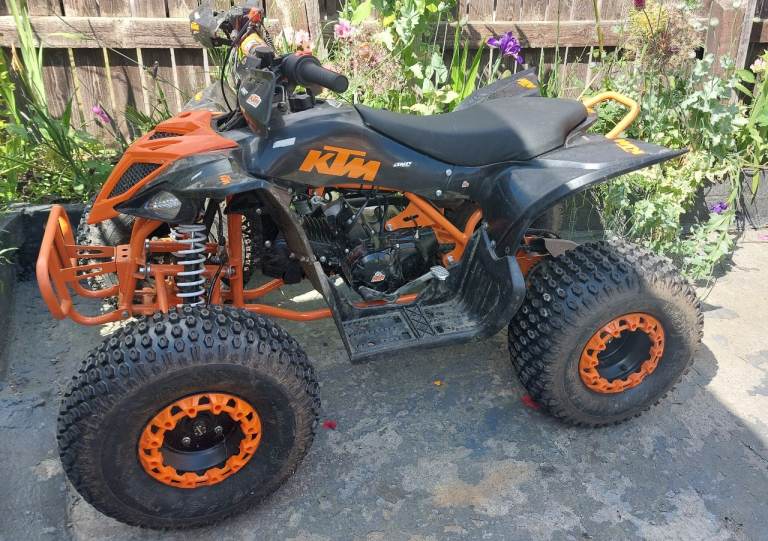 Quad 125cc 4 stroke Automatic With Reverse, Electric Start. Very Solid and fast.