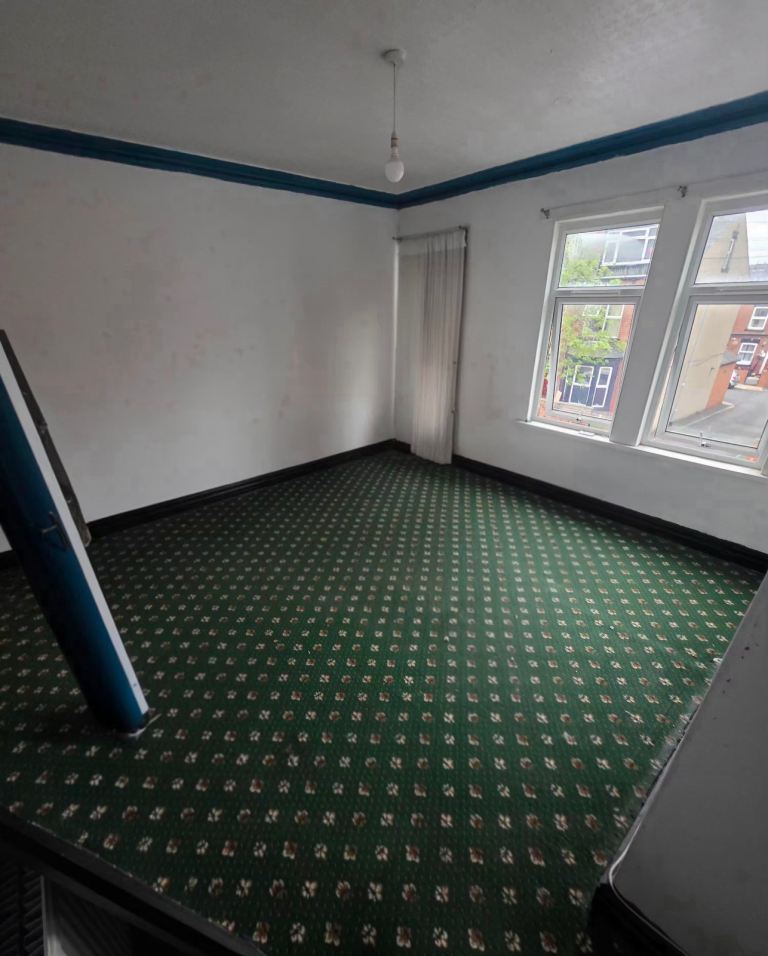 Double Room Available – LS11 – Bills Included